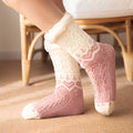 Danika - Stilvolle gestrickte Kuschelsocken mit Herzdesign für Damen